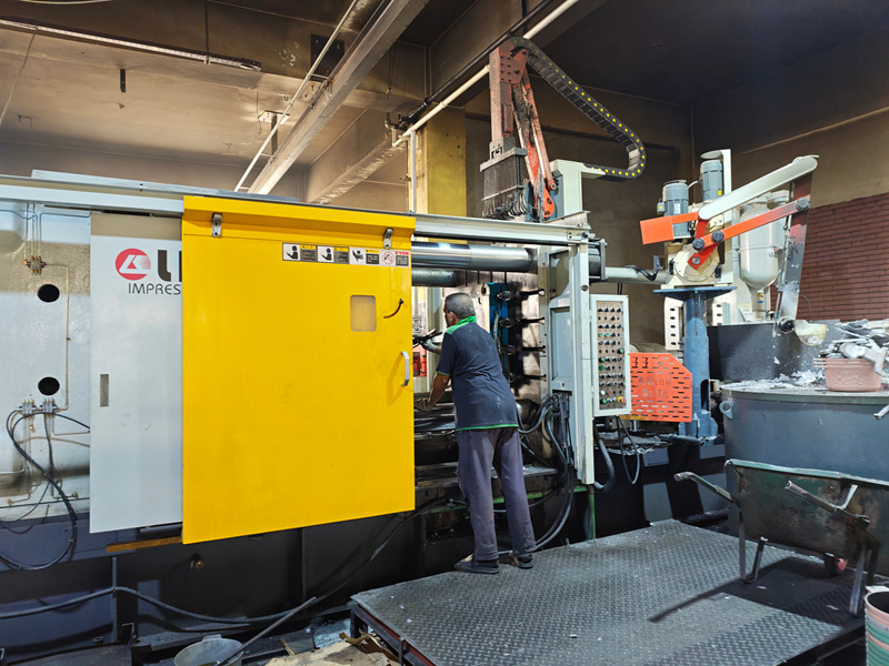 lk die casting machine DCC800.jpg